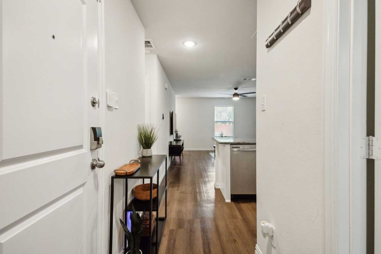 2326 Harding St - Photo 4 of 25