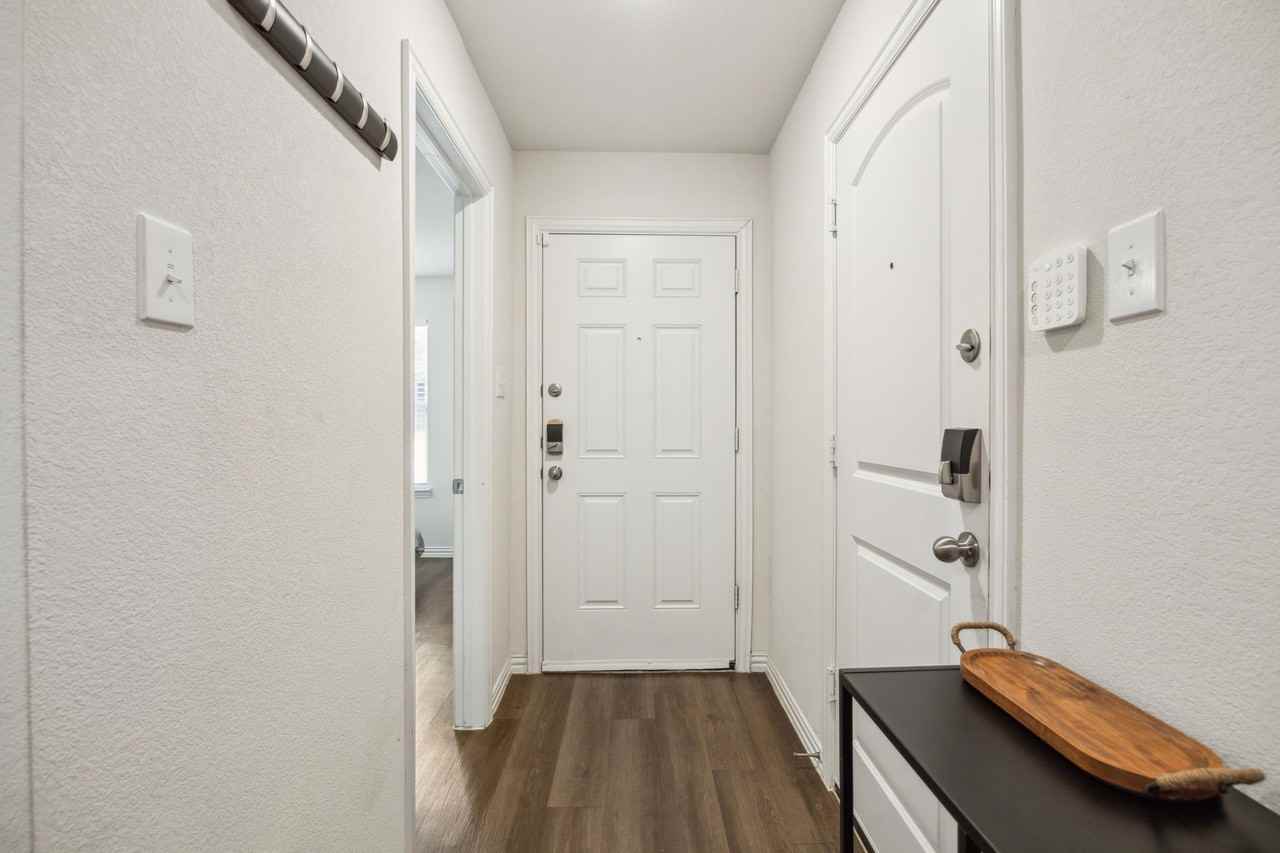 2326 Harding St - Photo 5 of 25