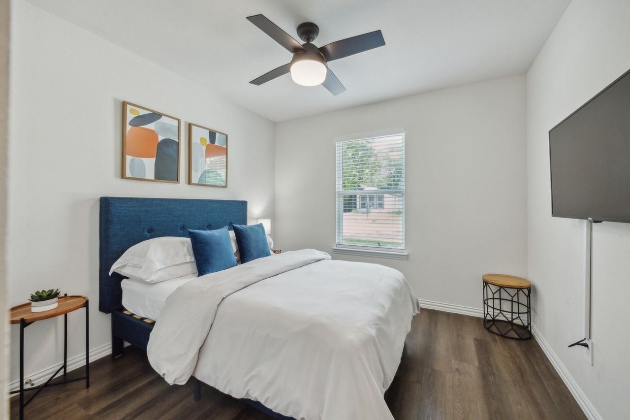 2326 Harding St - Photo 6 of 25