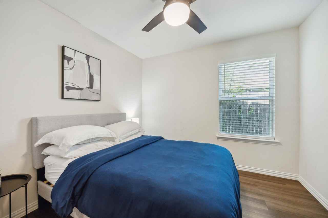 2326 Harding St - Photo 7 of 25