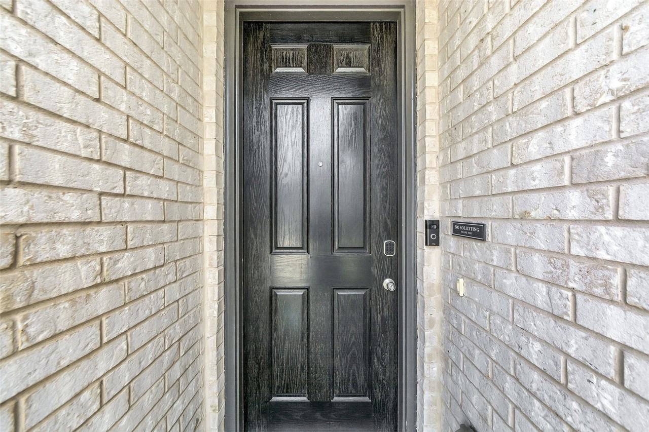2124 Bailey St - Photo 3 of 25