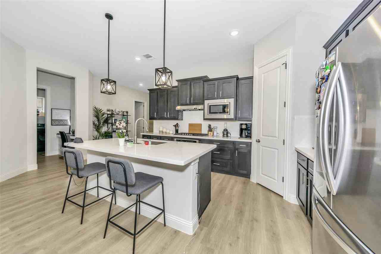 2124 Bailey St - Photo 7 of 25