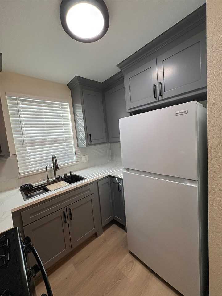 3927 Malcolm X Blvd - Photo 7 of 13