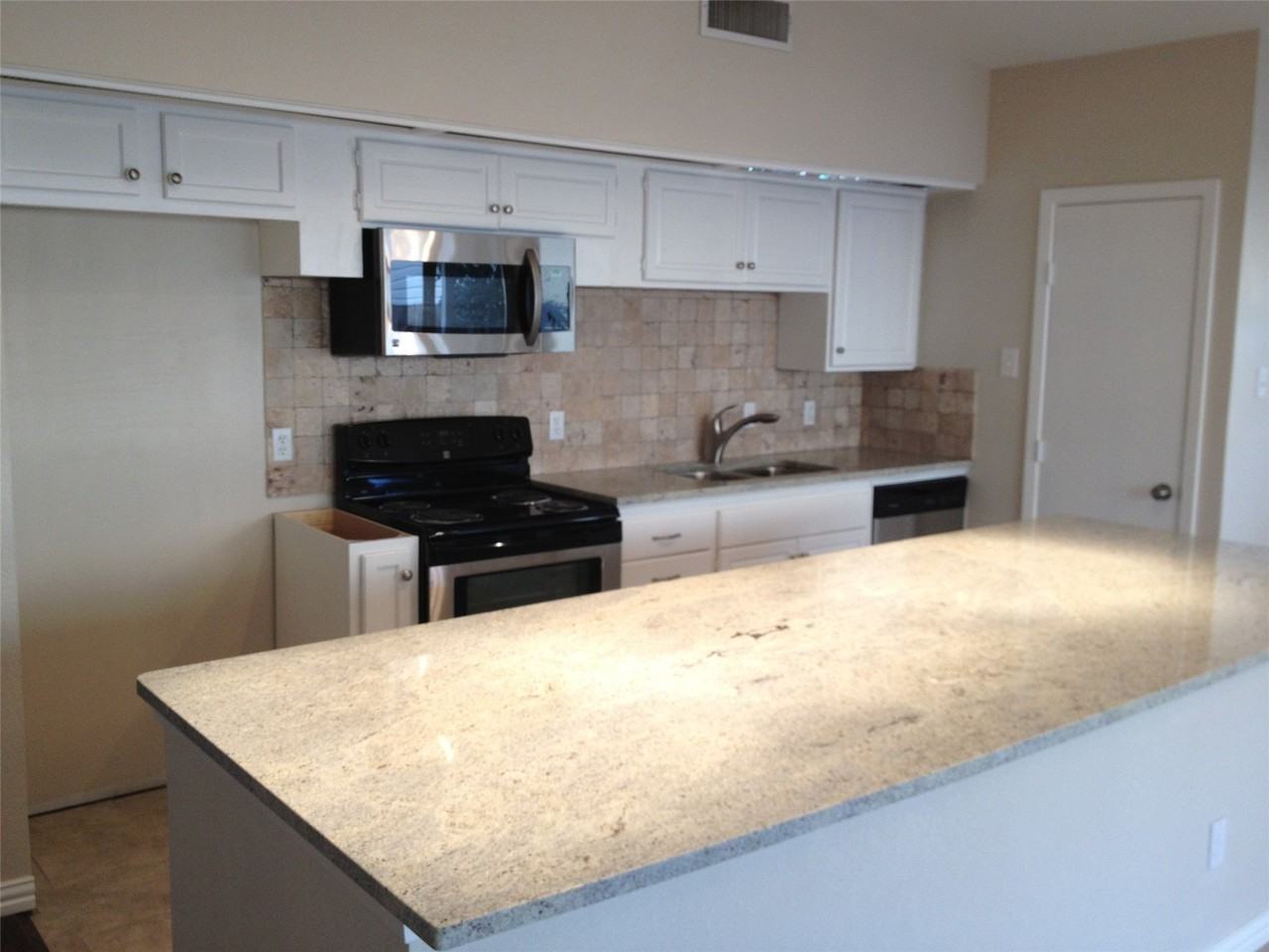 3505 Hanover Ln - Photo 2 of 12