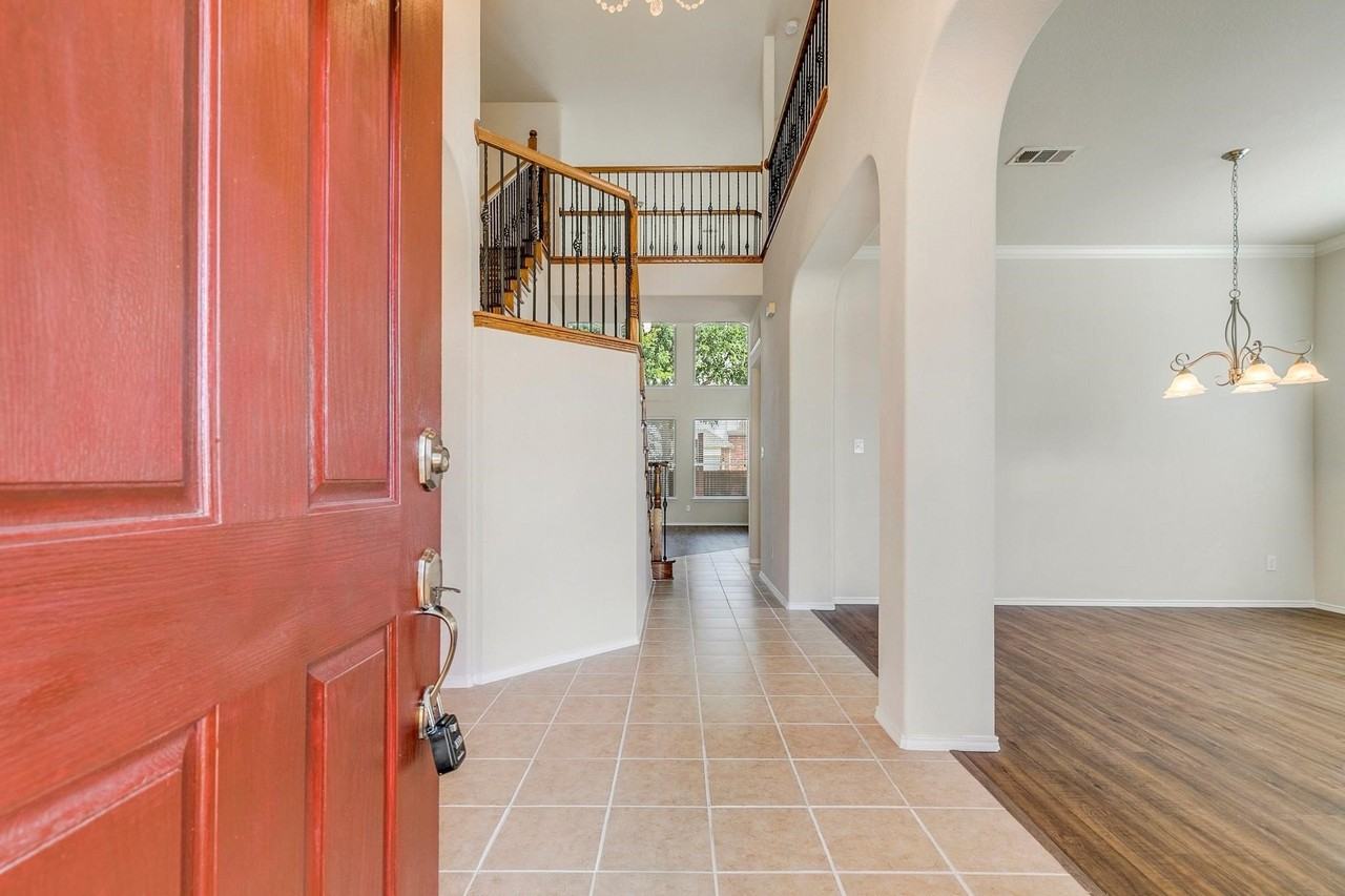 11570 Beeville Dr - Photo 2 of 38