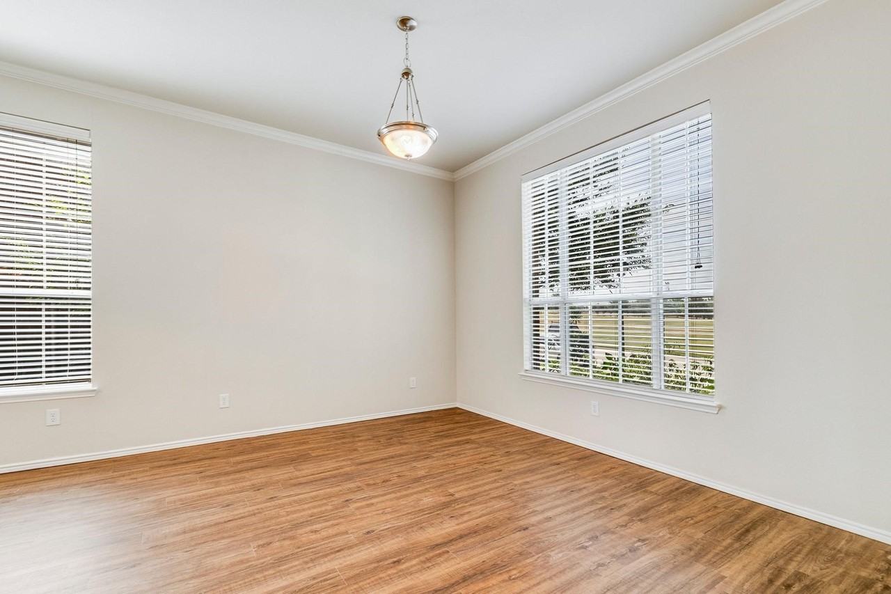 11570 Beeville Dr - Photo 3 of 38