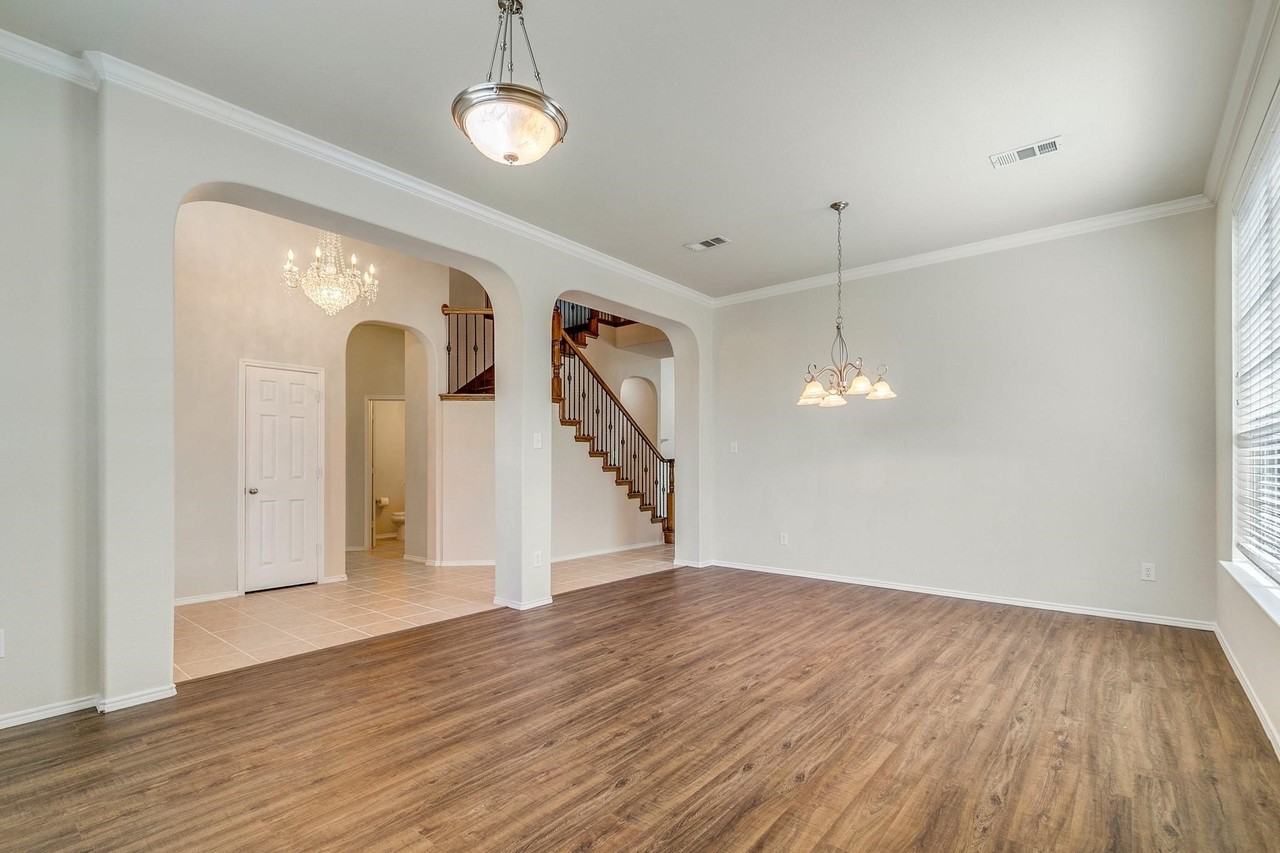 11570 Beeville Dr - Photo 4 of 38