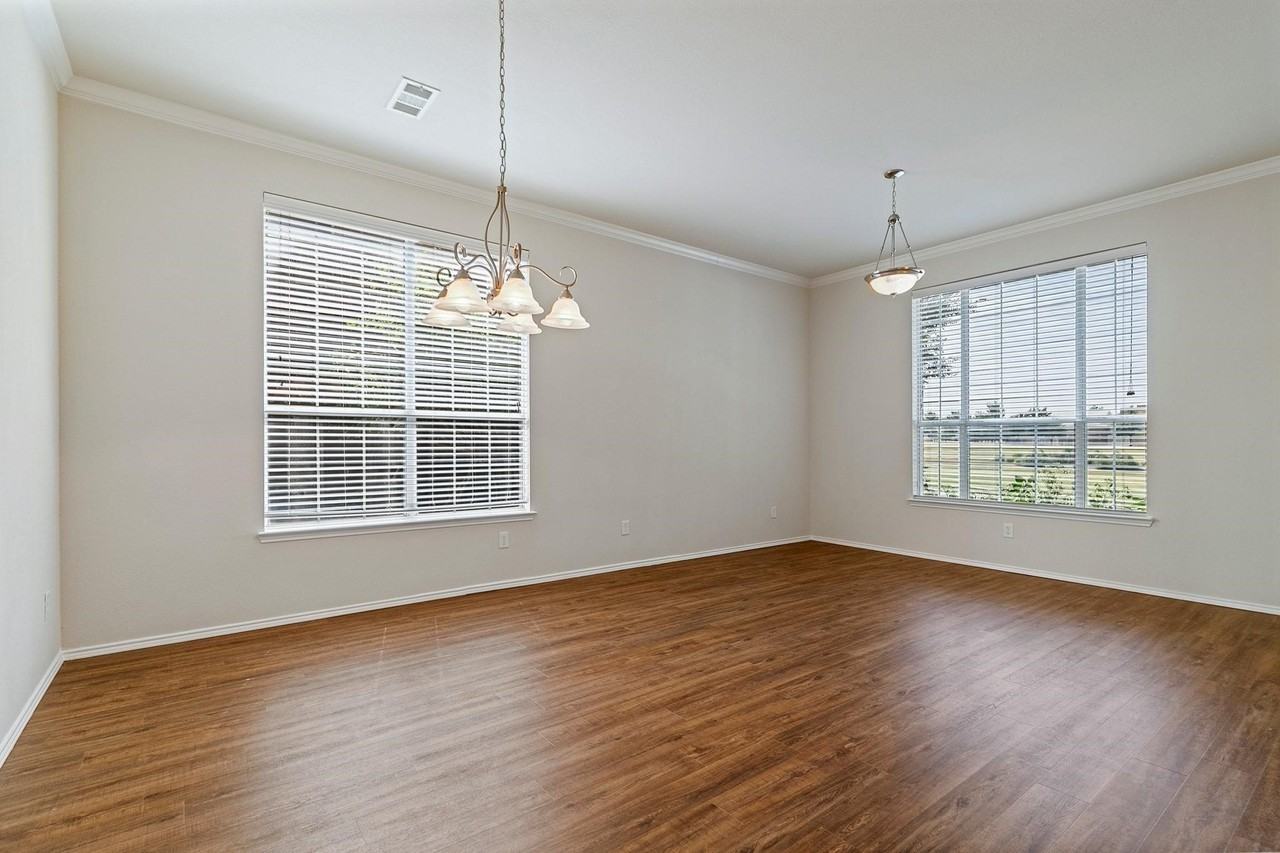 11570 Beeville Dr - Photo 7 of 38