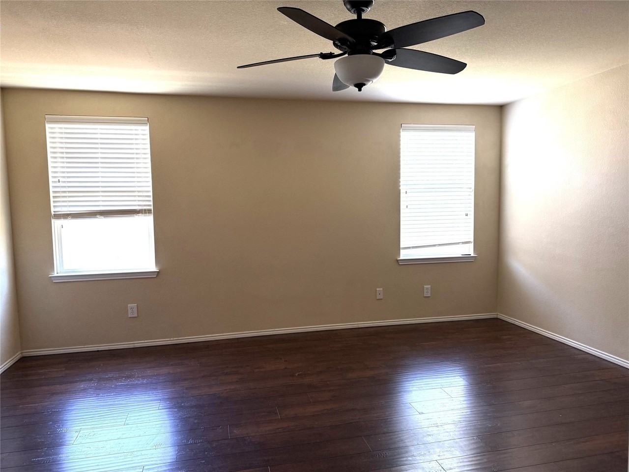 10775 Midway Dr - Photo 5 of 20
