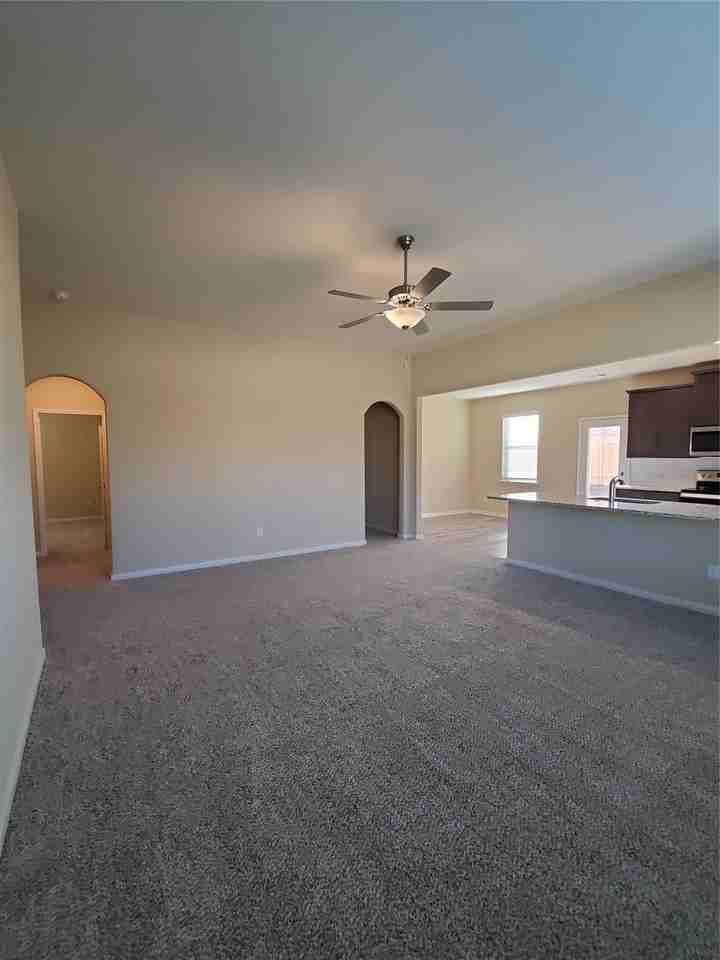 1911 Lilac Dr - Photo 4 of 16