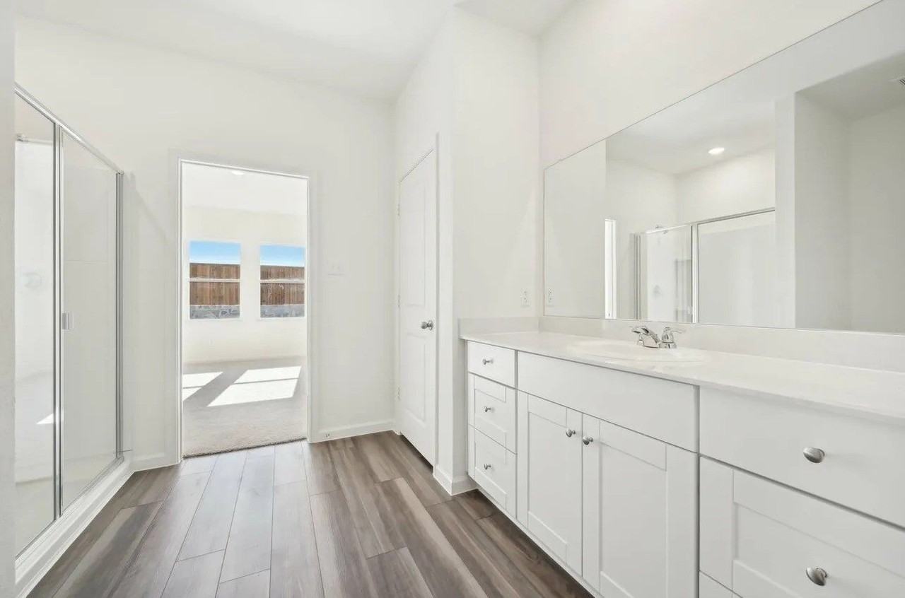 1870 Purtis Creek Dr - Photo 4 of 7
