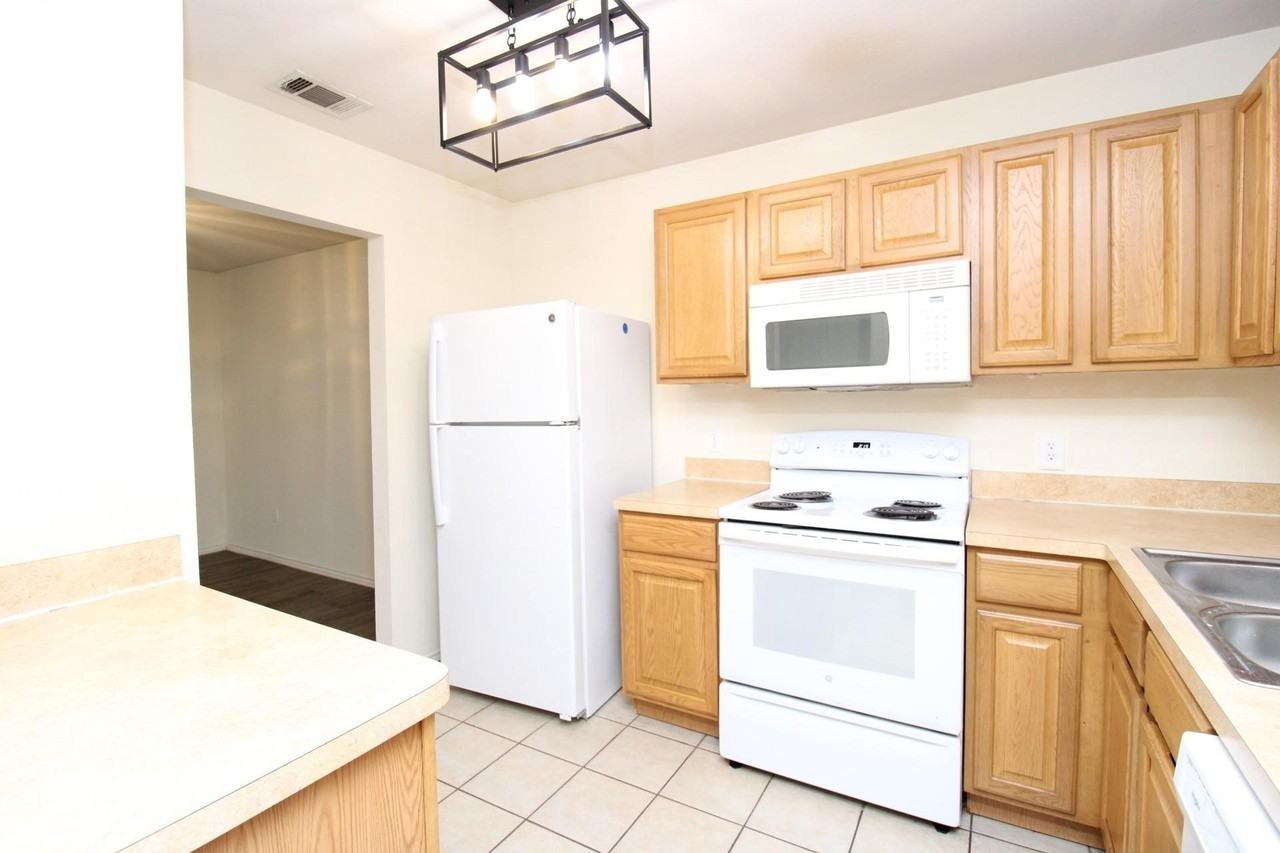 1105 Weston Dr - Photo 2 of 15