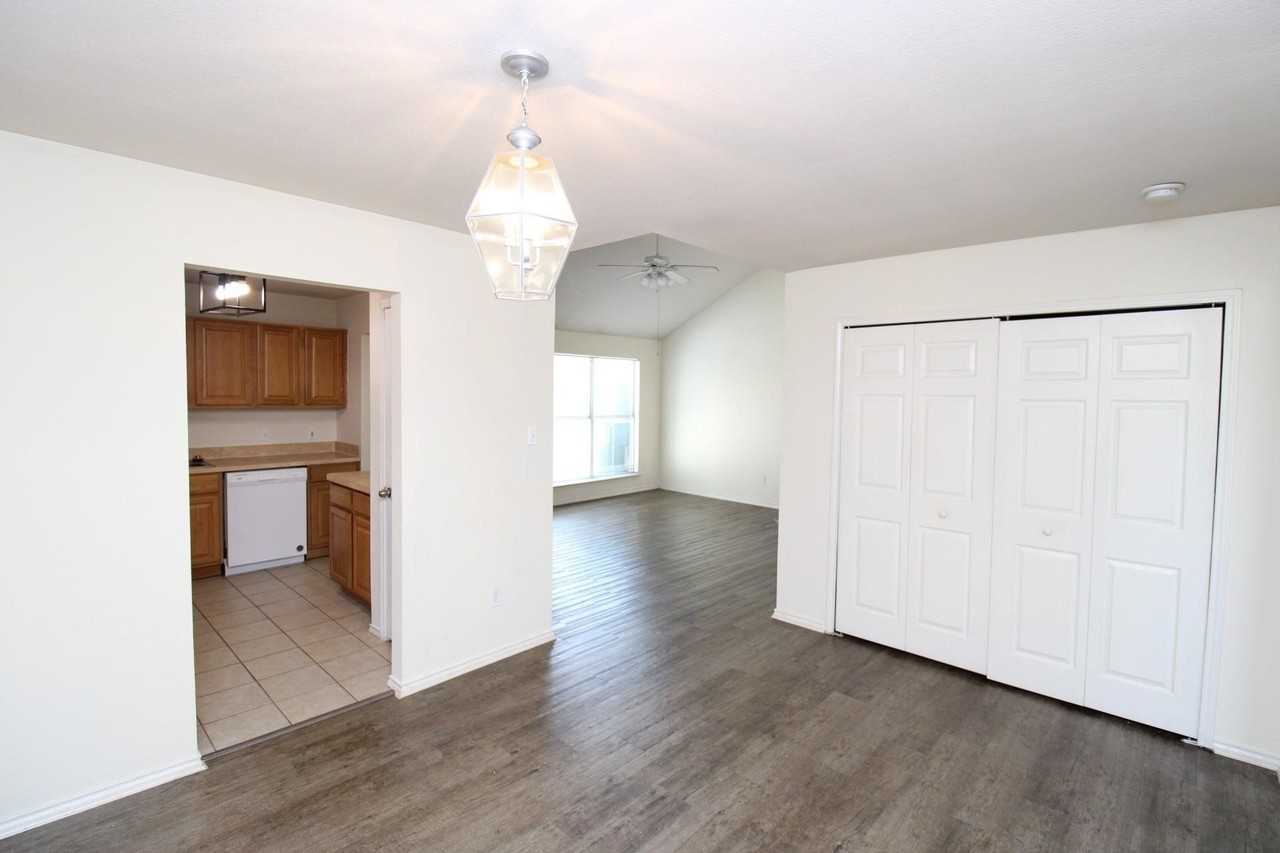 1105 Weston Dr - Photo 5 of 15