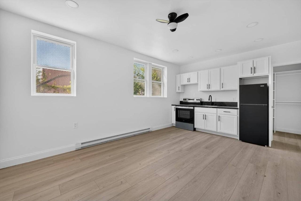 1140 Ashland St #2 - Photo 5 of 32