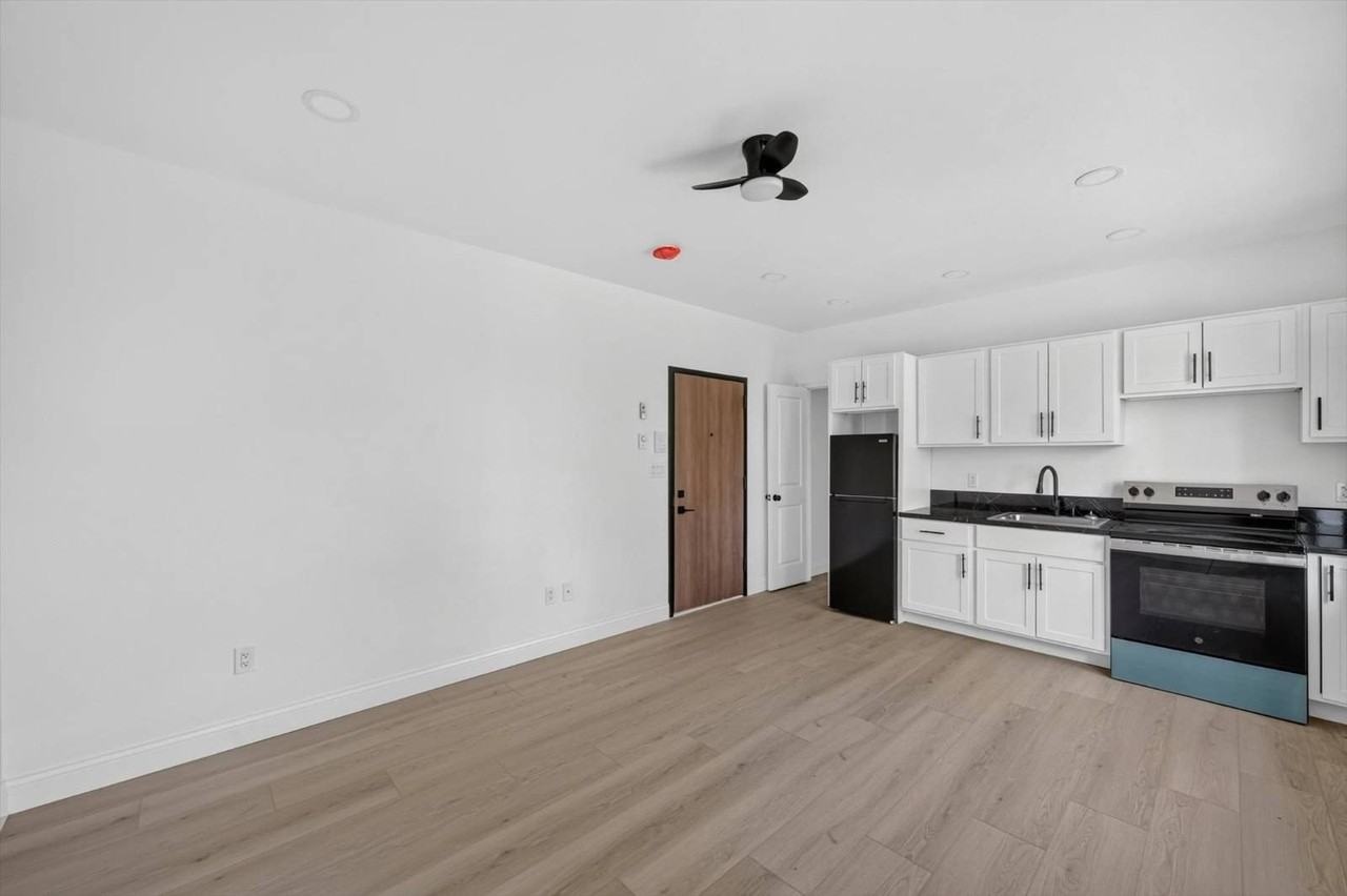 1140 Ashland St #2 - Photo 6 of 32