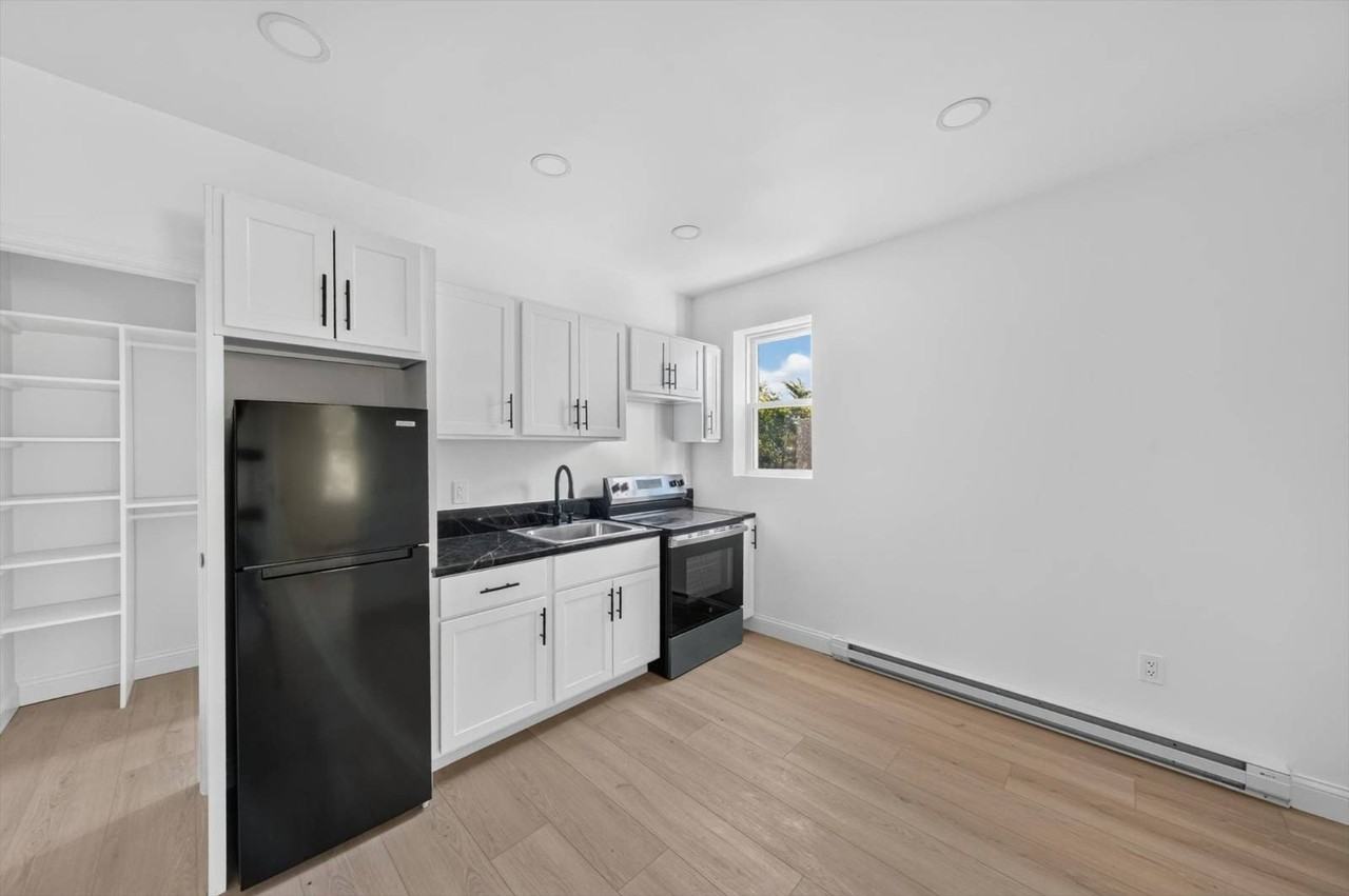 1140 Ashland St #2 - Photo 7 of 32