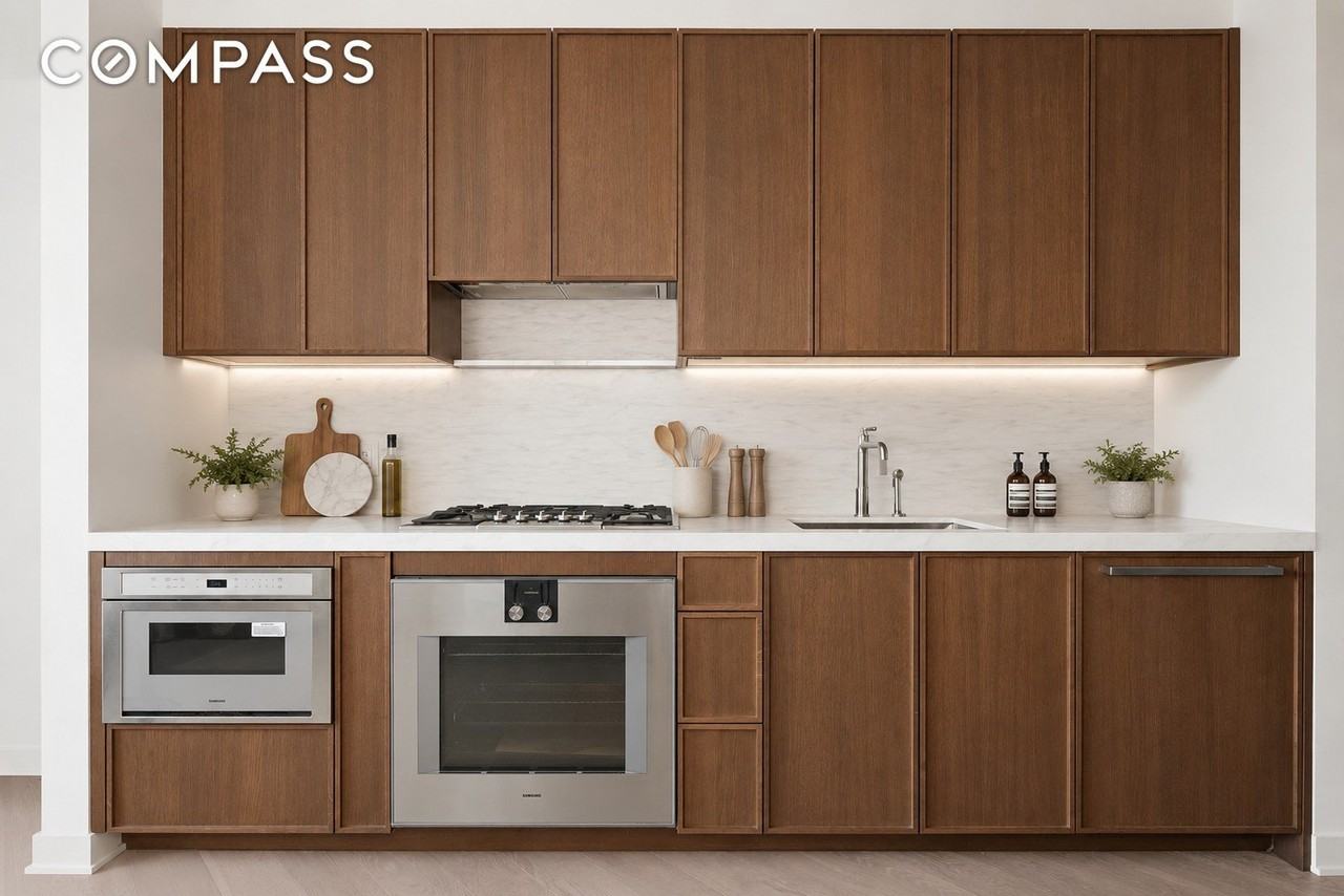 115 York St #15J - Photo 3 of 6