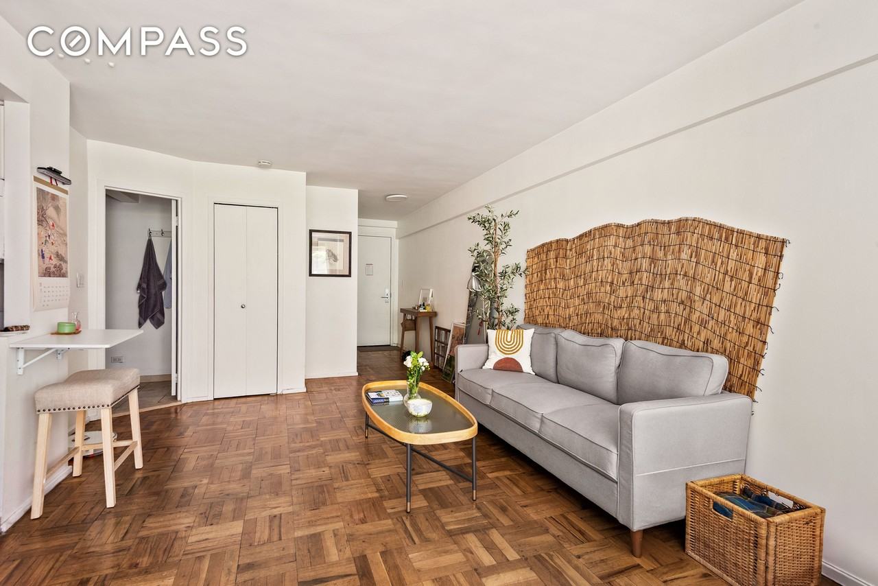 420 E 64th St #W1K - Photo 2 of 5