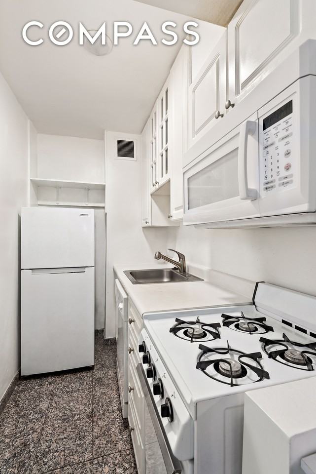 420 E 64th St #W1K - Photo 4 of 5