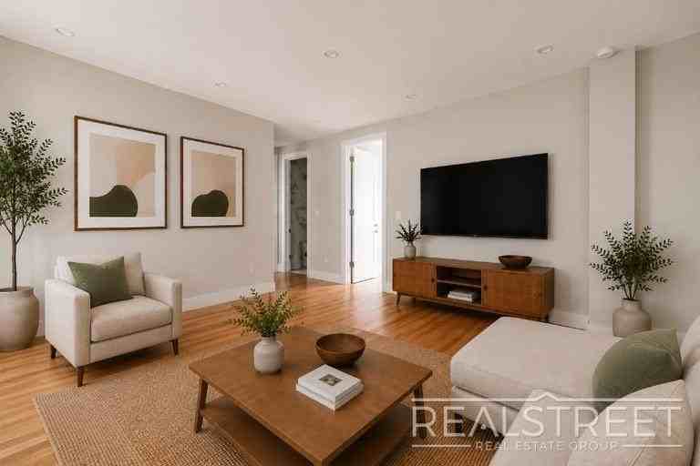85 Eastern Pkwy #4D - Photo 2 of 12