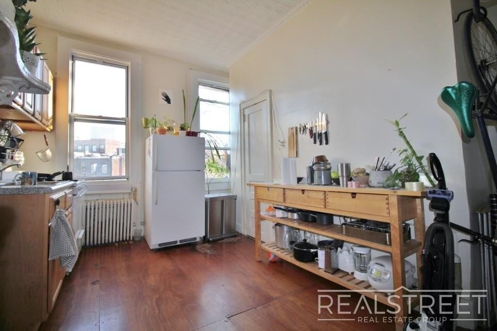 1154 Myrtle Ave #3L - Photo 4 of 8