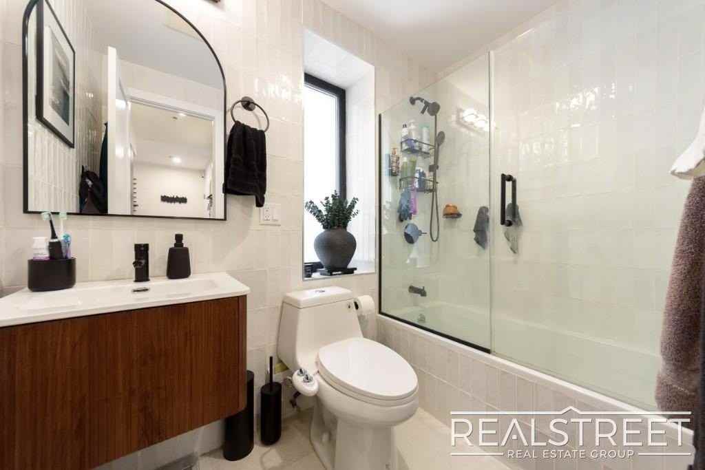 1406 Lincoln Pl #4F - Photo 7 of 9