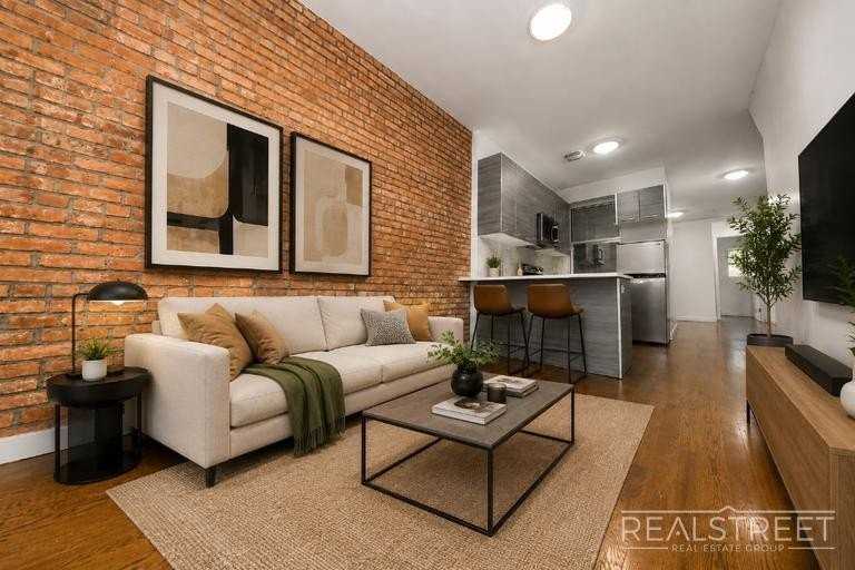 890 Jefferson Ave #2L