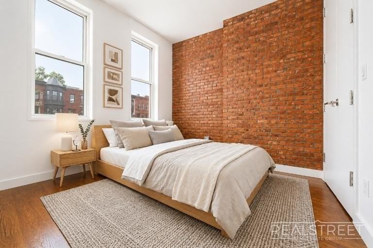 890 Jefferson Ave #2L - Photo 6 of 10