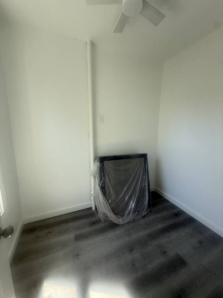 739 43rd St - Photo 5 of 10