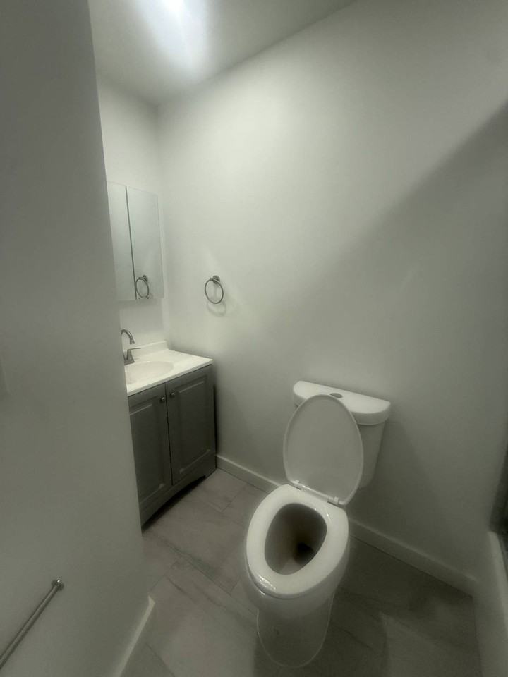 739 43rd St - Photo 6 of 10
