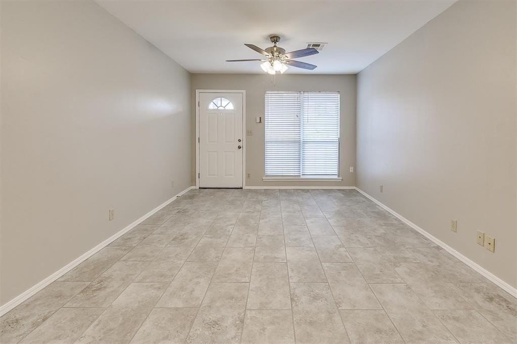 828 Russell Cir - Photo 2 of 13