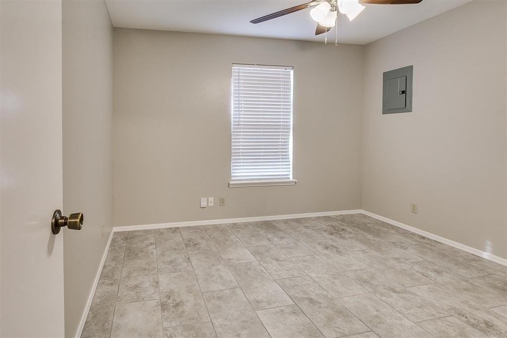 828 Russell Cir - Photo 7 of 13