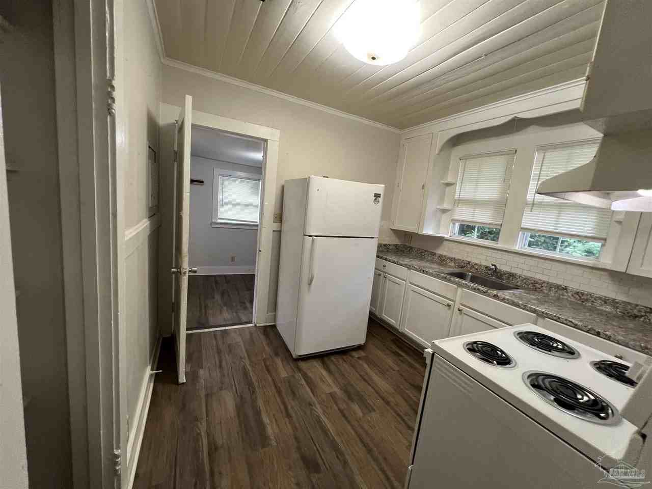 3104 W Gadsden St - Photo 5 of 20