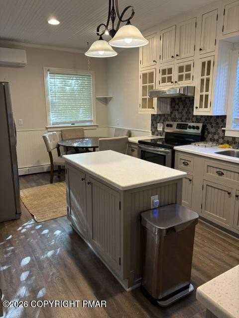 531 Queen St - Photo 3 of 24