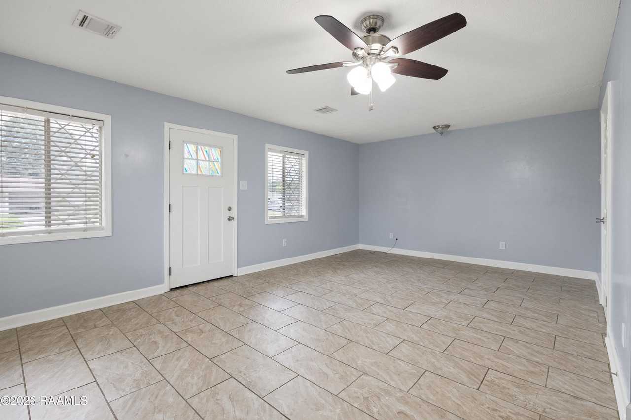119 Gordon Crocket Dr - Photo 3 of 21