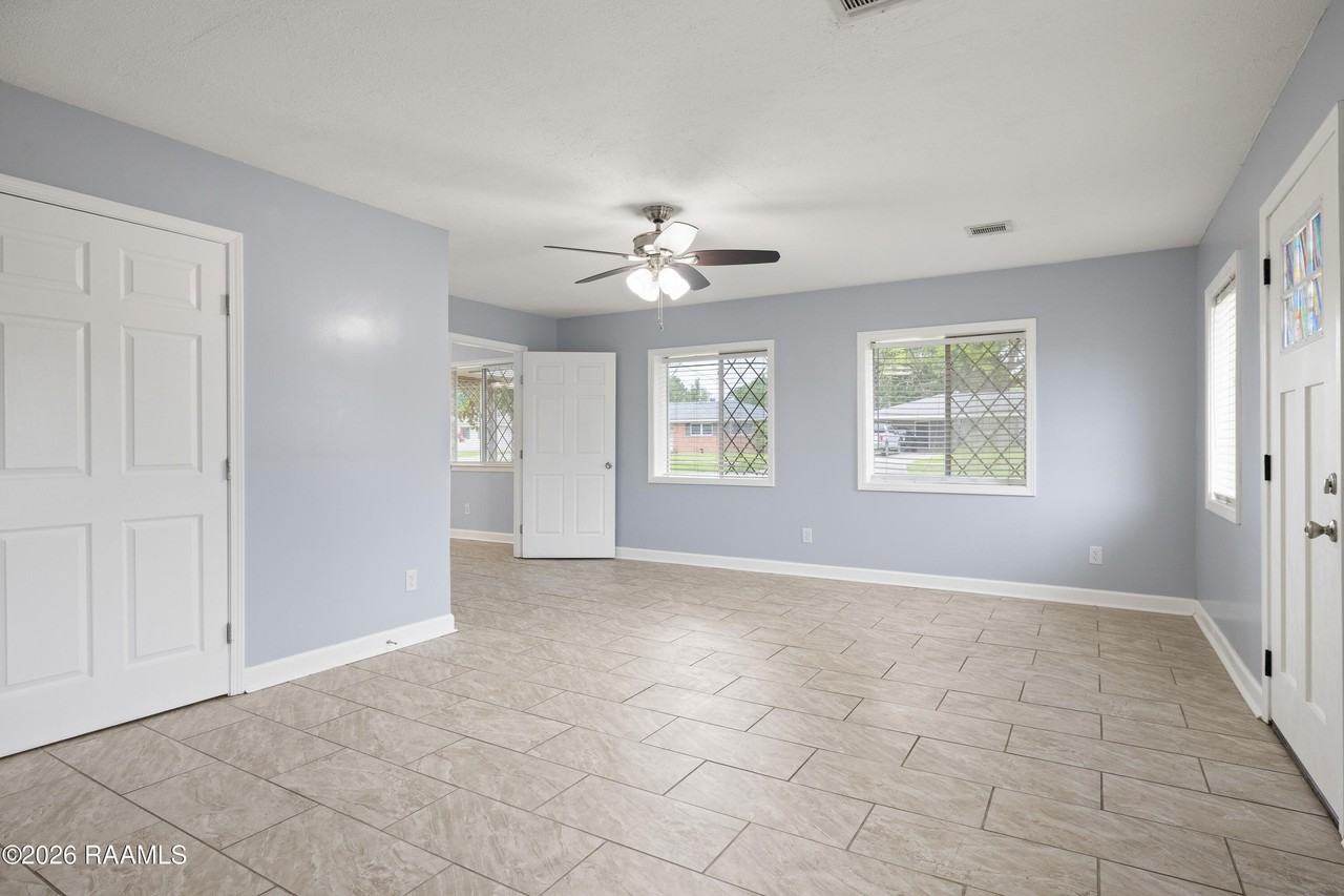 119 Gordon Crocket Dr - Photo 4 of 21