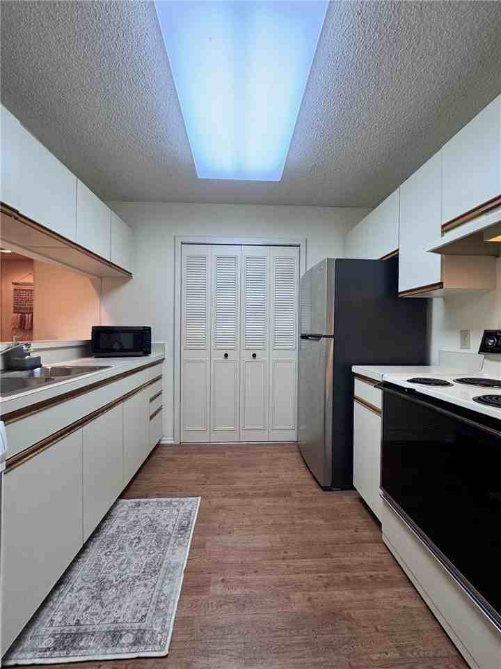 37 Plantation Dr #206 - Photo 3 of 33
