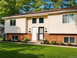 featured image of 211 Hacker St