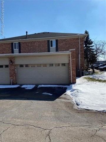 6157 Orchard Lake Rd Apt 201 - Photo 2 of 25