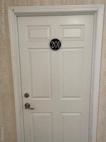 6157 Orchard Lake Rd Apt 201 - Photo 4 of 25