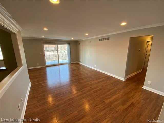 6157 Orchard Lake Rd Apt 201 - Photo 5 of 25