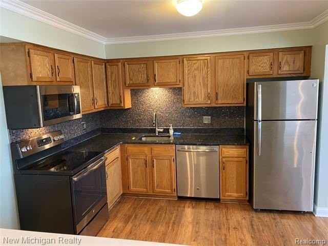 6157 Orchard Lake Rd Apt 201 - Photo 7 of 25