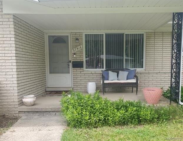 37515 Agar Dr - Photo 2 of 24