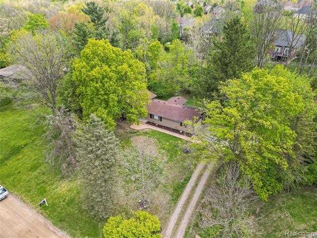 7580 Thornwood St - Photo 4 of 50