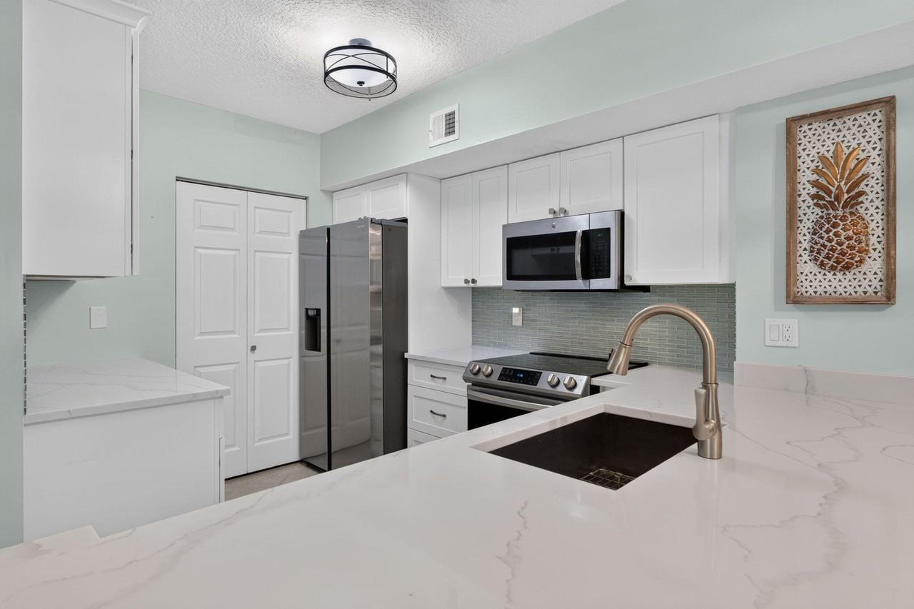 236 Village Blvd - Photo 4 of 50