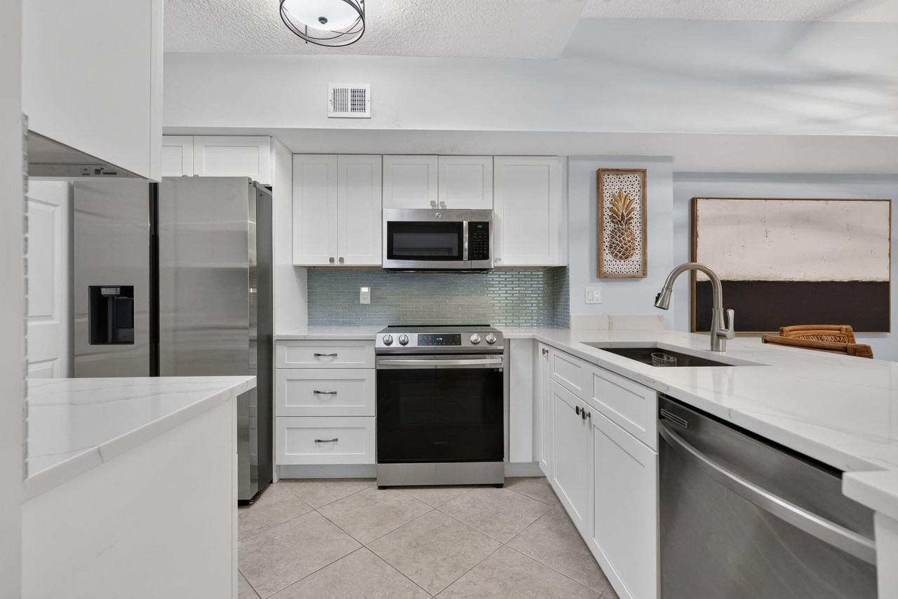236 Village Blvd - Photo 5 of 50