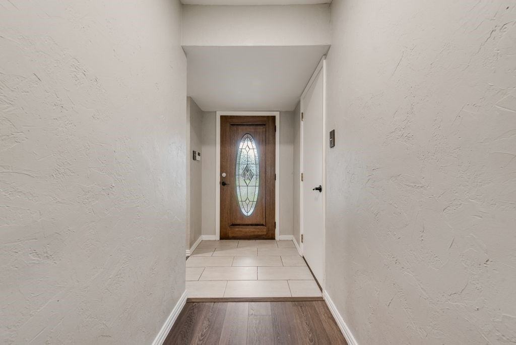 7013 Lincolnshire Ln - Photo 3 of 23