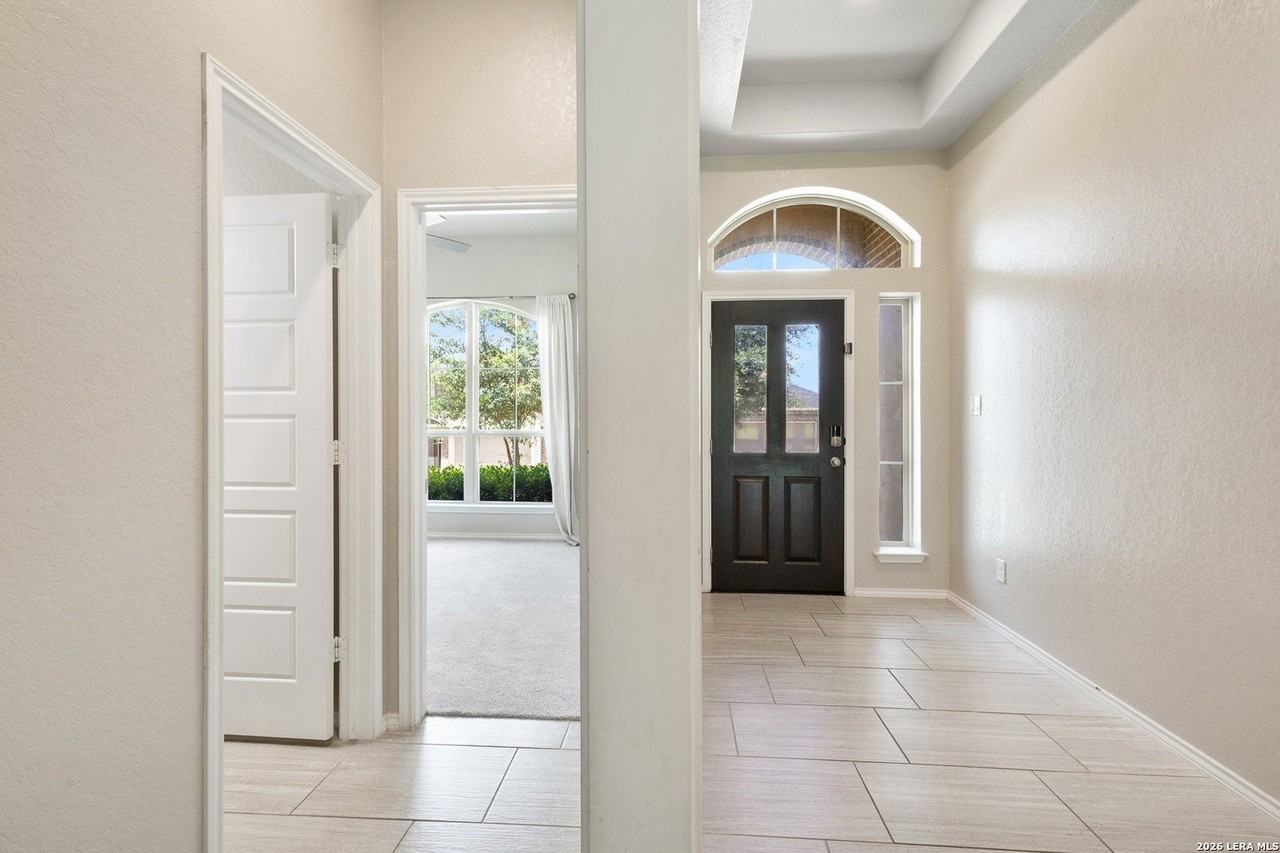 2434 Valencia Crst - Photo 2 of 20