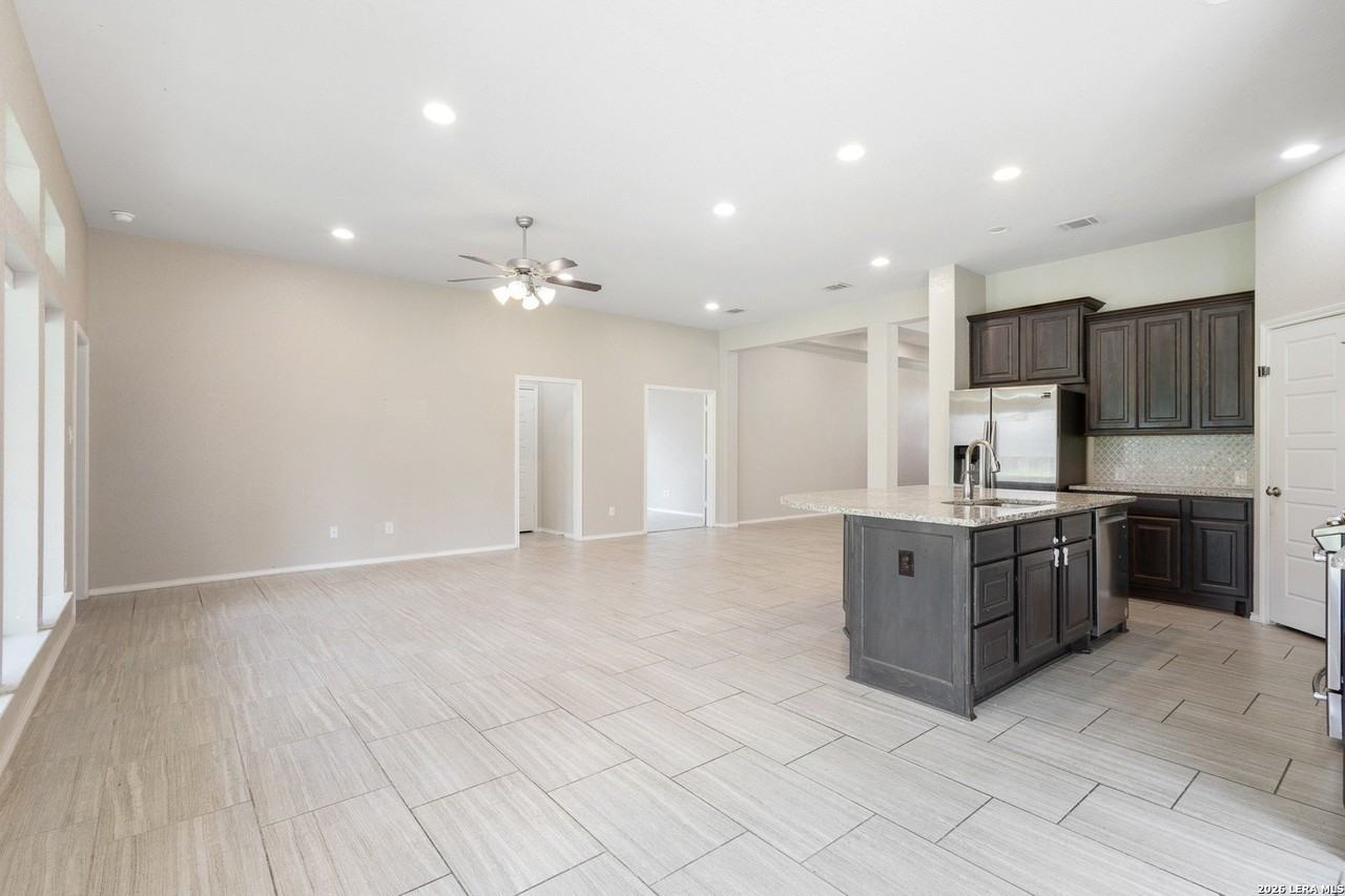 2434 Valencia Crst - Photo 6 of 20