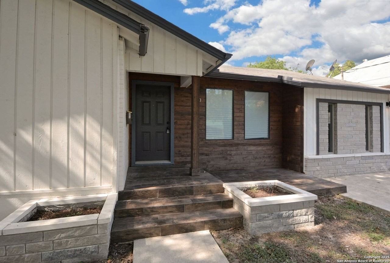 520 Avenue A - Photo 3 of 34